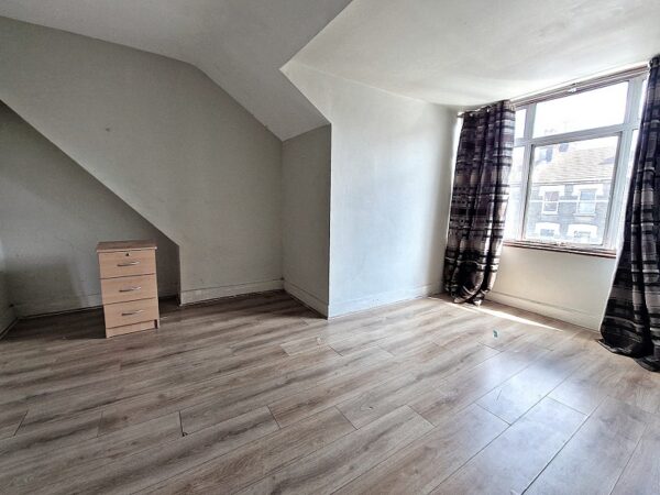 High Street North, Manor Park E12 6PG