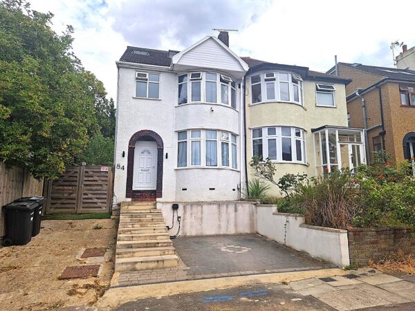 Dovedale Avenue, Clayhall IG5 0QF