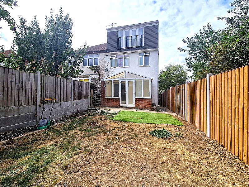 Dovedale Avenue, Clayhall IG5 0QF