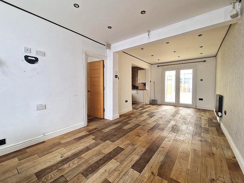 Dovedale Avenue, Clayhall IG5 0QF