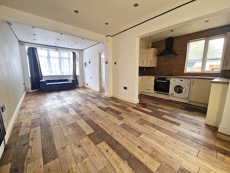 Dovedale Avenue, Clayhall IG5 0QF