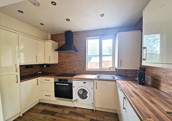 Dovedale Avenue, Clayhall IG5 0QF