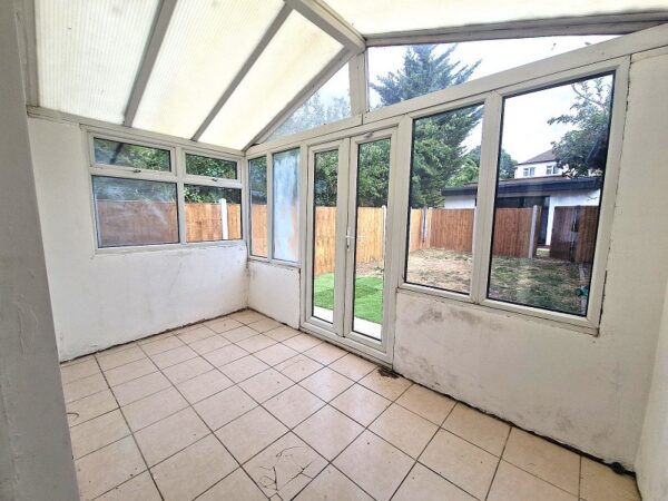 Dovedale Avenue, Clayhall IG5 0QF