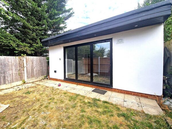Dovedale Avenue, Clayhall IG5 0QF