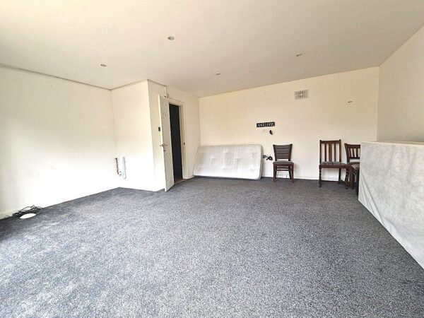 Dovedale Avenue, Clayhall IG5 0QF