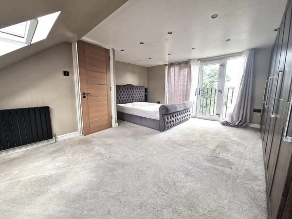 Dovedale Avenue, Clayhall IG5 0QF