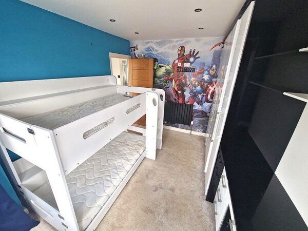 Dovedale Avenue, Clayhall IG5 0QF