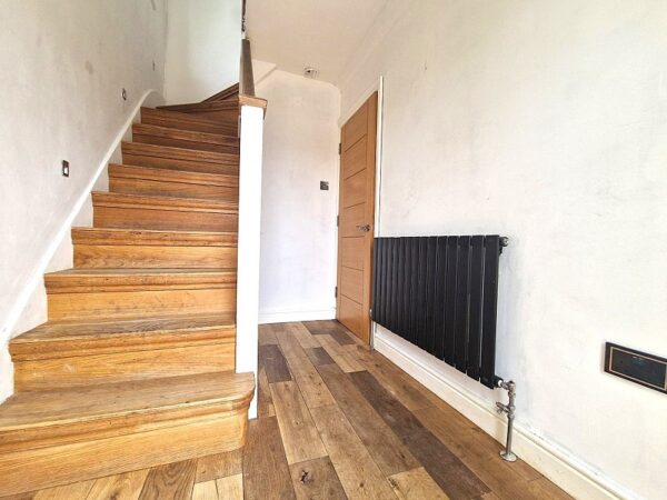 Dovedale Avenue, Clayhall IG5 0QF