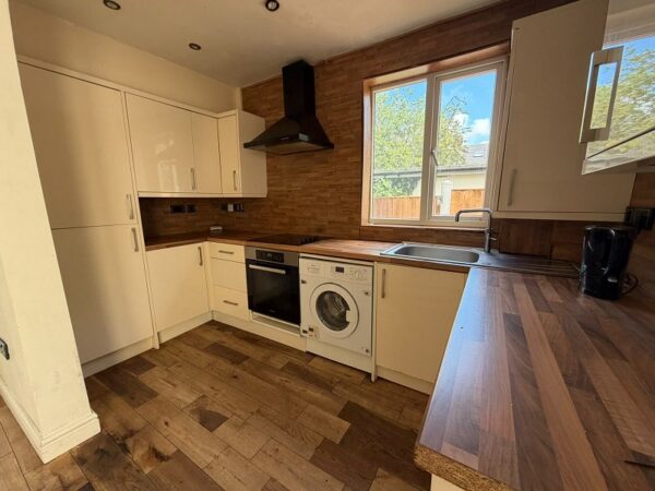 Dovedale Avenue, Clayhall IG5 0QF
