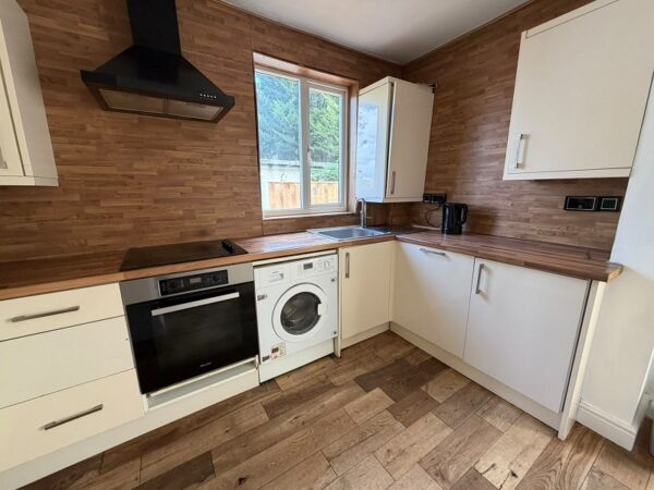 Dovedale Avenue, Clayhall IG5 0QF