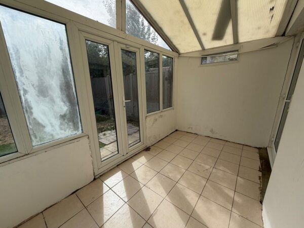 Dovedale Avenue, Clayhall IG5 0QF