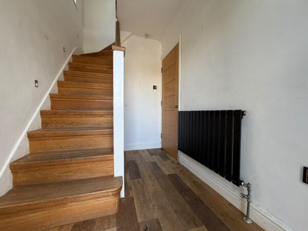 Dovedale Avenue, Clayhall IG5 0QF
