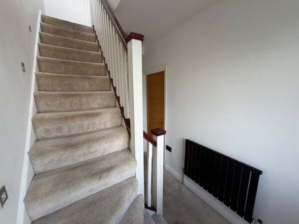 Dovedale Avenue, Clayhall IG5 0QF