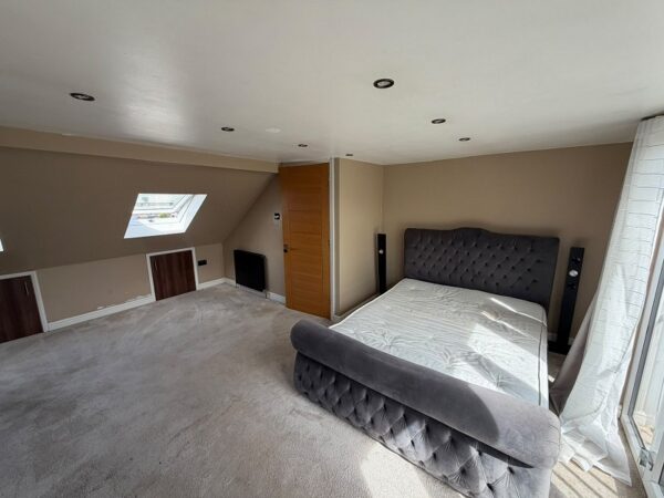 Dovedale Avenue, Clayhall IG5 0QF