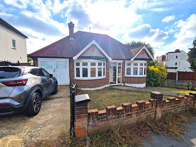 Buckhurst Way, Buckhurst Hill, Essex. IG9 6HP