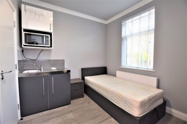 Thorold Road, Ilford, Essex. IG1 4EX