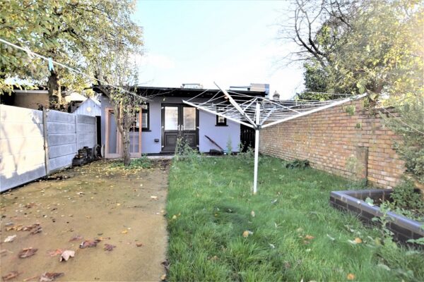 Thorold Road, Ilford, Essex. IG1 4EX