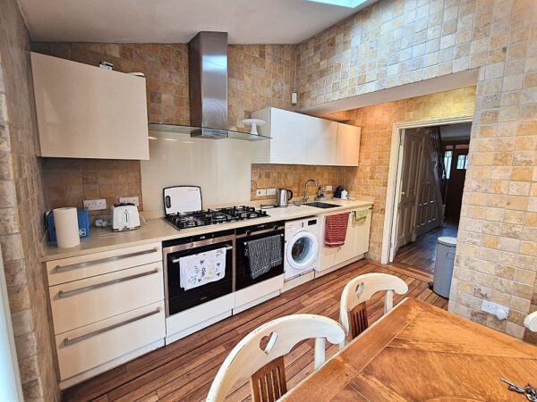 Meadowside Road, Corbets Tey, Upminster, Essex. RM14 3YT