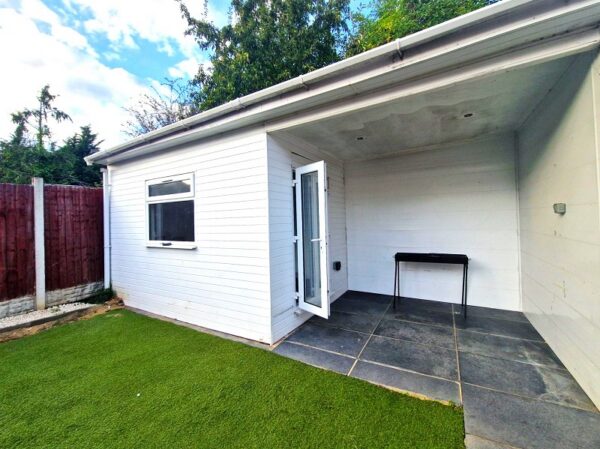 Southend Road, Woodford Green IG8 8QH